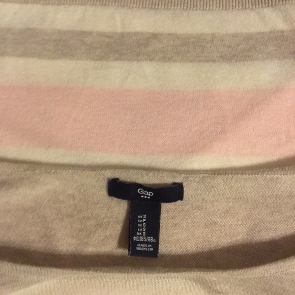 GAP sweater small pastel colors and so soft 💕 - Picture 4 of 4